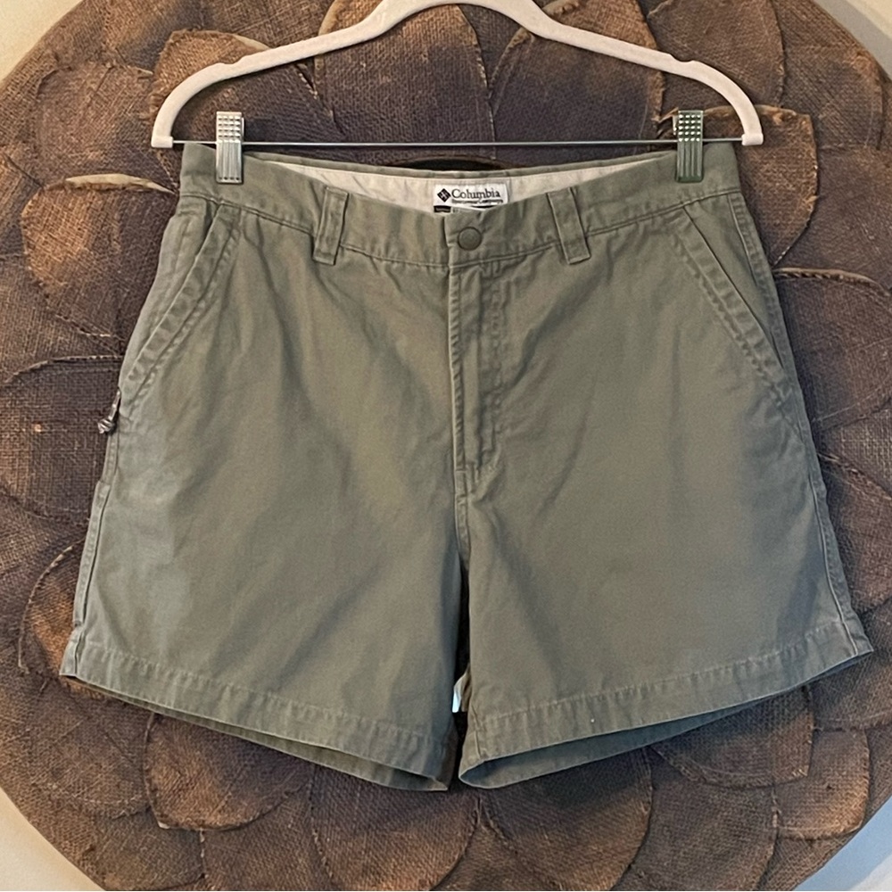 Columbia Women’s Olive Green Outdoor Shorts